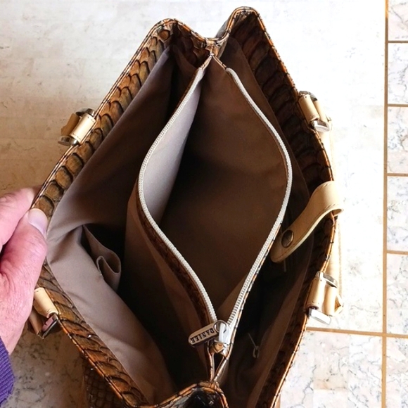 LEATHER HANDBAG/"Danier", reptile print, 2 zipper pockets, 2 main pockets, NEW - Picture 12 of 14